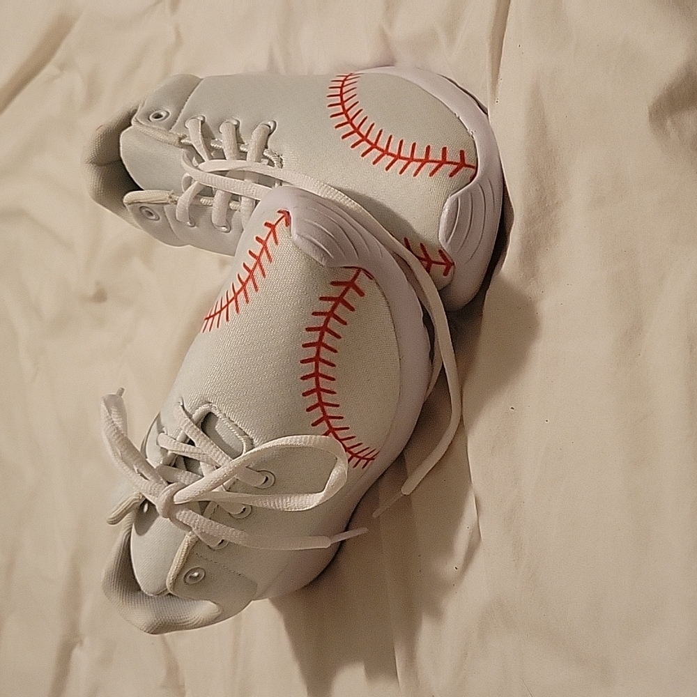 Tennis shoes with baseball laves